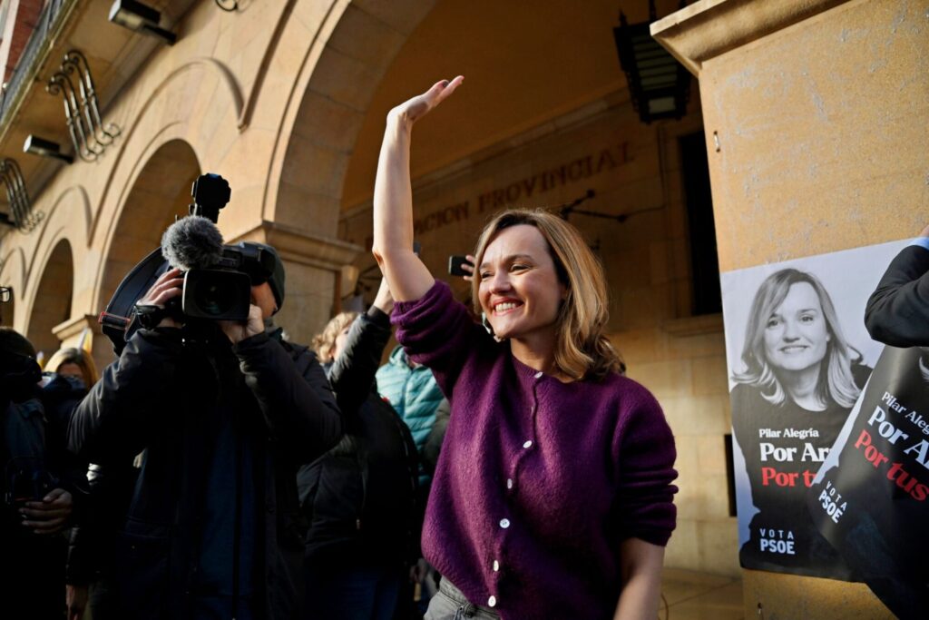 Pilar Alegría asegura que el 8 de febrero Aragón se juega su sanidad y su educación pública y tener un gobierno a tiempo completo